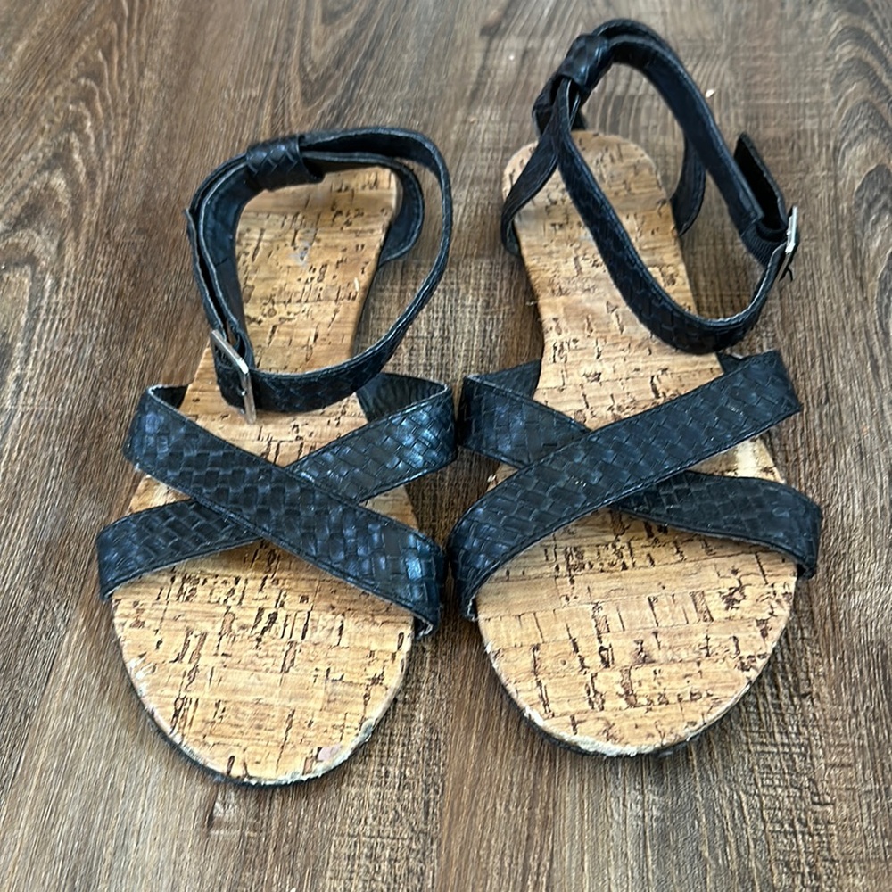 Criss cross woven strap flat sandals